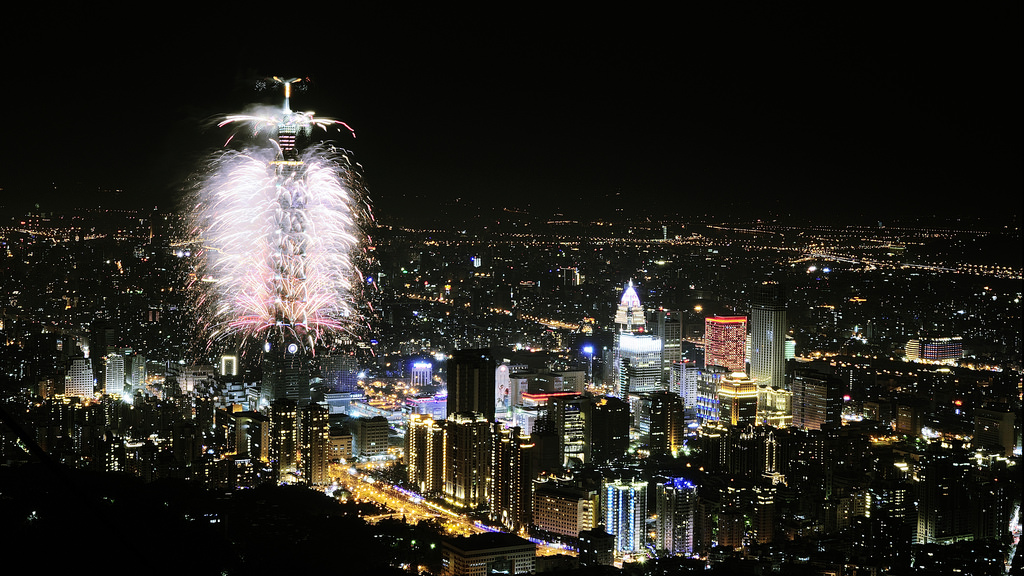2014-new-year-taipei-101-fireworks