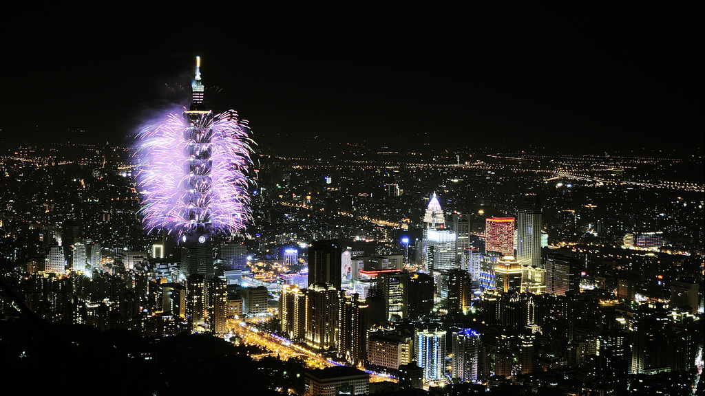 2014-new-year-taipei-101-fireworks