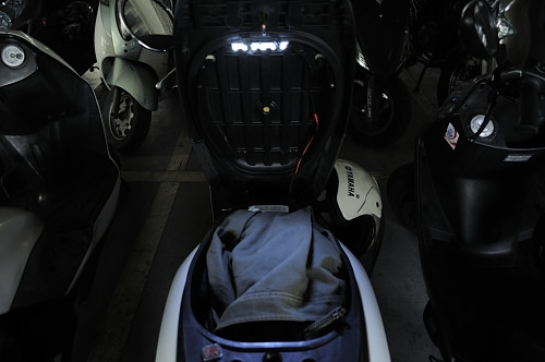 scooter-glove-box-led