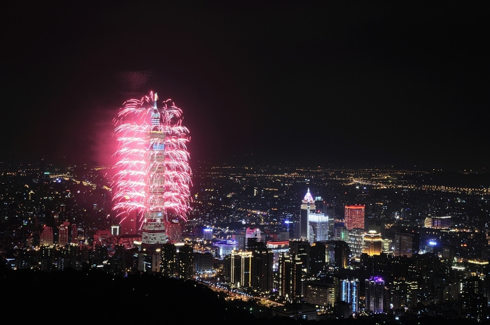 2013-new-year-taipei-101-fireworks