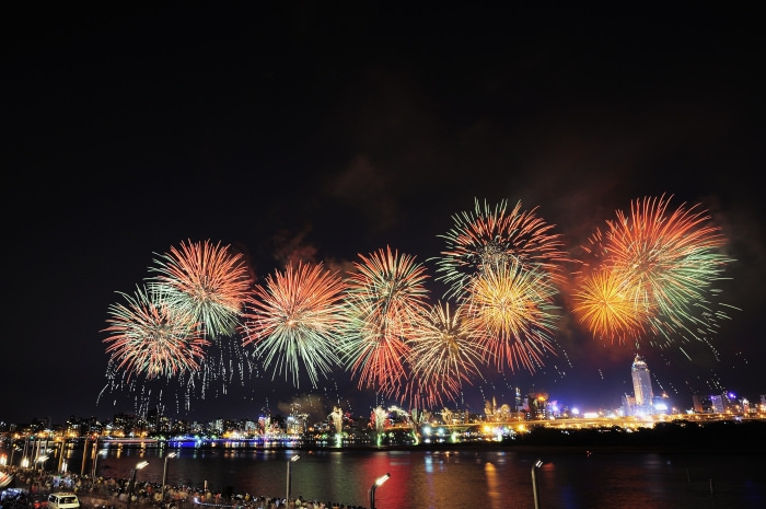 2013-dadaocheng-fireworks